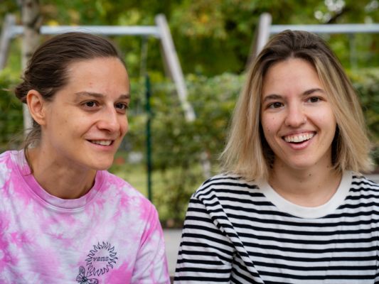 Laura Toth und Vivien "Vivi" Winkler beim APA-Gespräch in Budapest Laura Toth und Vivien "Vivi" Winkler beim APA-Gespräch in Budapest