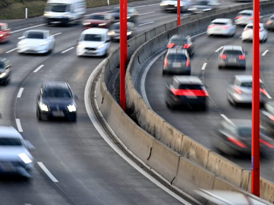Autos auf der Wiener Stadtautobahn A23