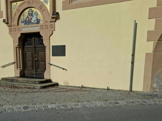 Ein Gmeiner-Denkmal stand lange Zeit vor der Imster Johanneskirche