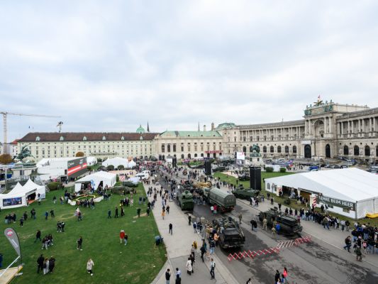 Leistungsschau-von-Heer-und-Politik-am-Nationalfeiertag