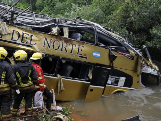 Busunglück in Argentinien forderte mindestens 9 Tote und 29 Verletzte Busunglück in Argentinien forderte mindestens 9 Tote und 29 Verletzte