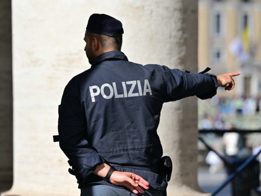 Die italienische Polizei ermittelt wegen Fake-Pornofotos von Promis Die italienische Polizei ermittelt wegen Fake-Pornofotos von Promis