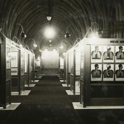 Dauerausstellung in der Volkshalle im Wiener Rathaus, 1927