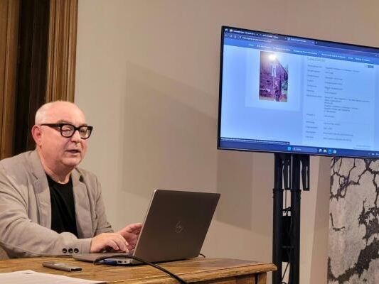 Klaus Kastberger präsentiert Datenbank mit Fotos von Gerhard Roth Klaus Kastberger präsentiert Datenbank mit Fotos von Gerhard Roth