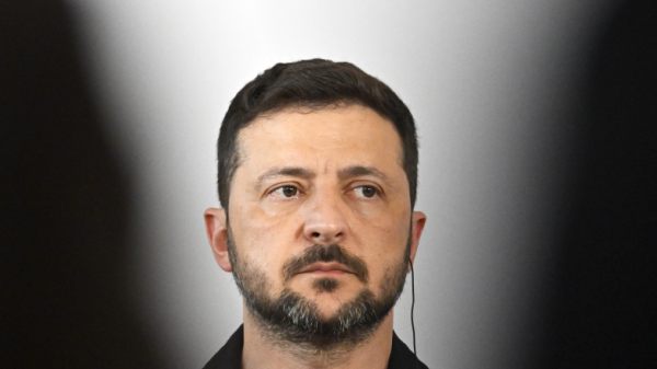 Selenskyj: Stadt im Donbass hart umkämpft