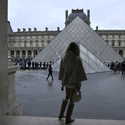Aus dem Louvre wurden kostbare Schmuckstücke gestohlen