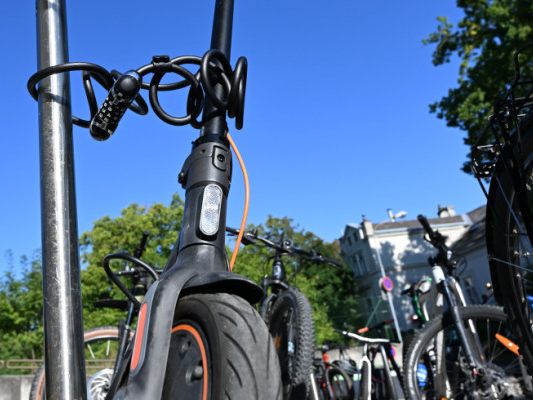 Halbjahr-2025-brachte-mehr-verungl-ckte-E-Scooter