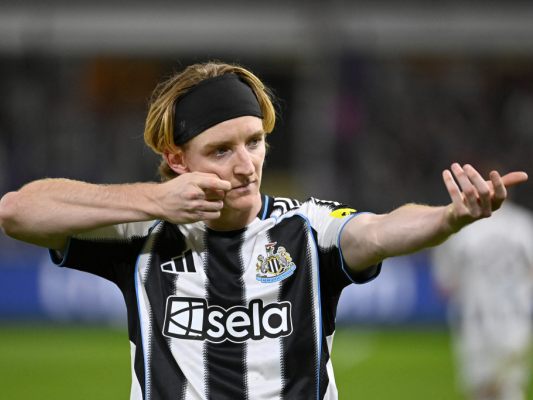 Anthony Gordon trifft für Newcastle zweimal