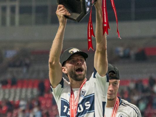 Vancouver-Whitecaps-mit-Rekordmann-M-ller-Landesmeister