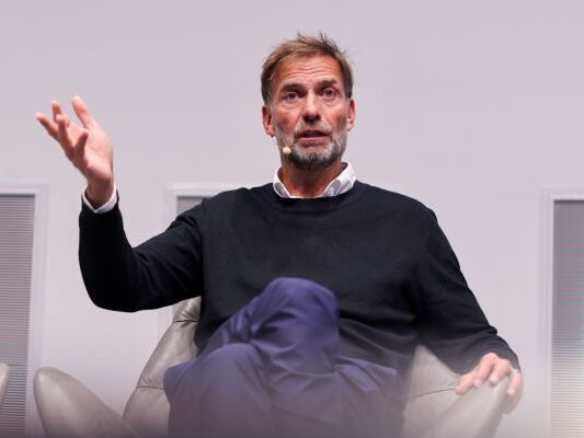 Jürgen Klopp hat nun andere Aufgaben abseits des Trainergeschäfts Jürgen Klopp hat nun andere Aufgaben abseits des Trainergeschäfts