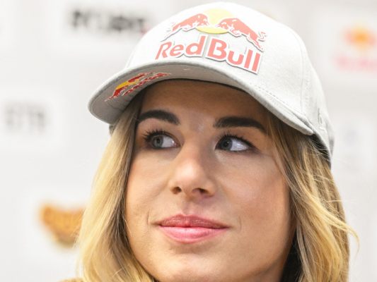 Harte Entscheidung: Ester Ledecka zieht Snowobard den Skiern vor Harte Entscheidung: Ester Ledecka zieht Snowobard den Skiern vor