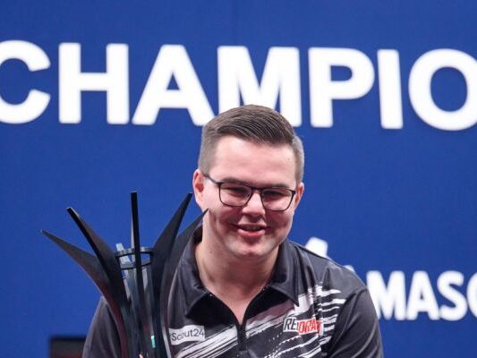 Van Veen bejubelt den EM-Titel