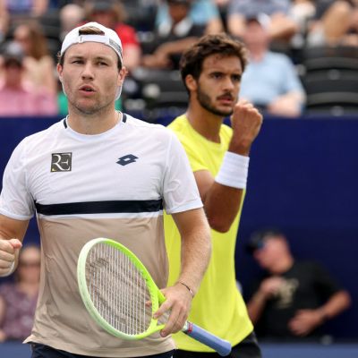 Lucas Miedler/l. und Francisco Cabral jubeln über den wertvollen Sieg