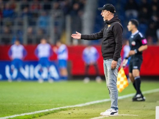 Stöger peilt mit Rapid Sieg gegen Sturm an Stöger peilt mit Rapid Sieg gegen Sturm an