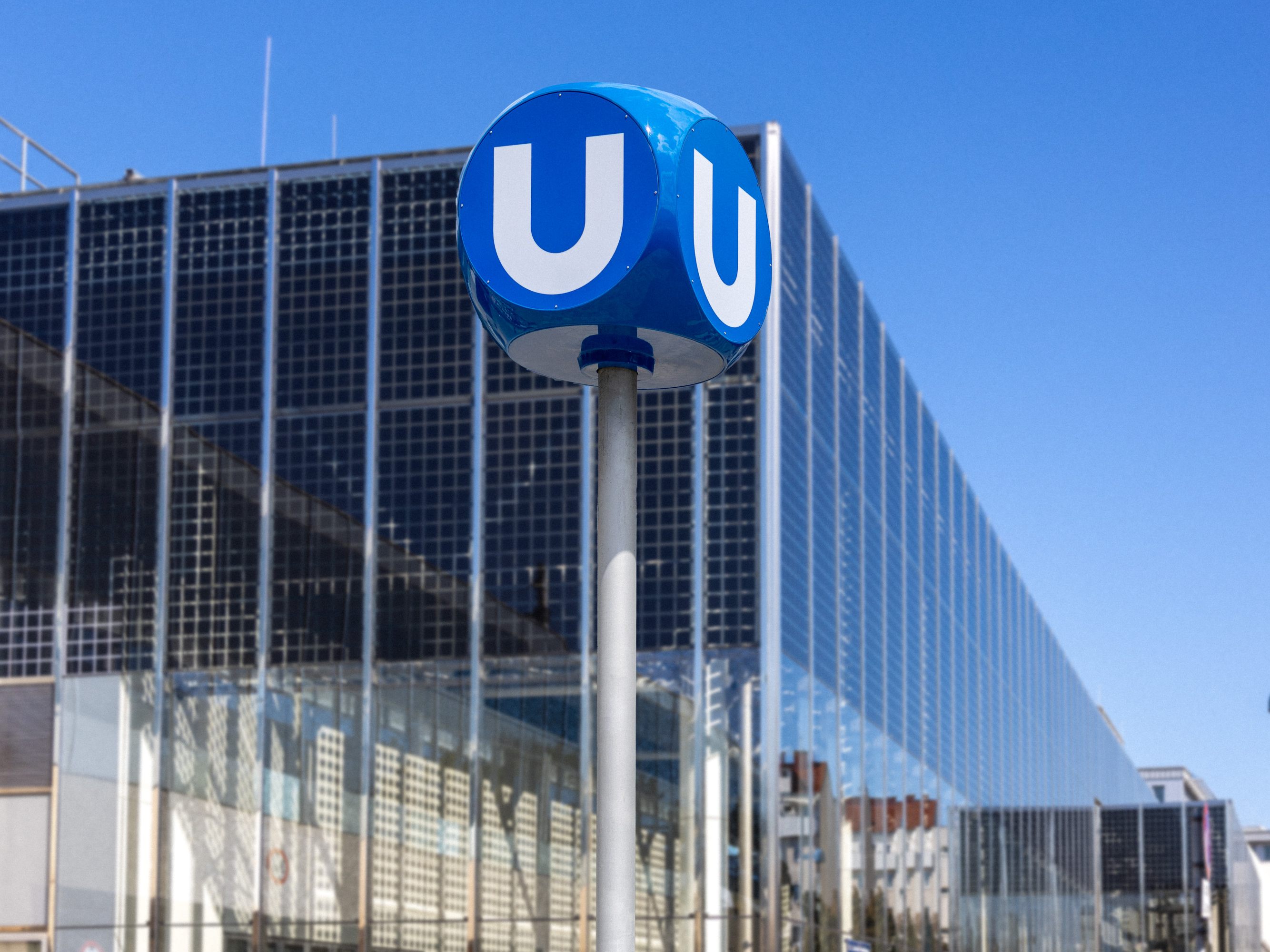 Die U6-Station Floridsdorf produziert eigenen Sonnenstrom. Die U6-Station Floridsdorf produziert eigenen Sonnenstrom.