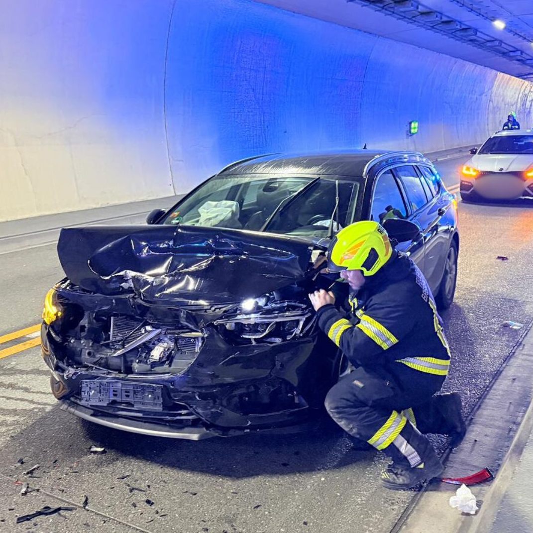 Unfall im Pfändertunnel.