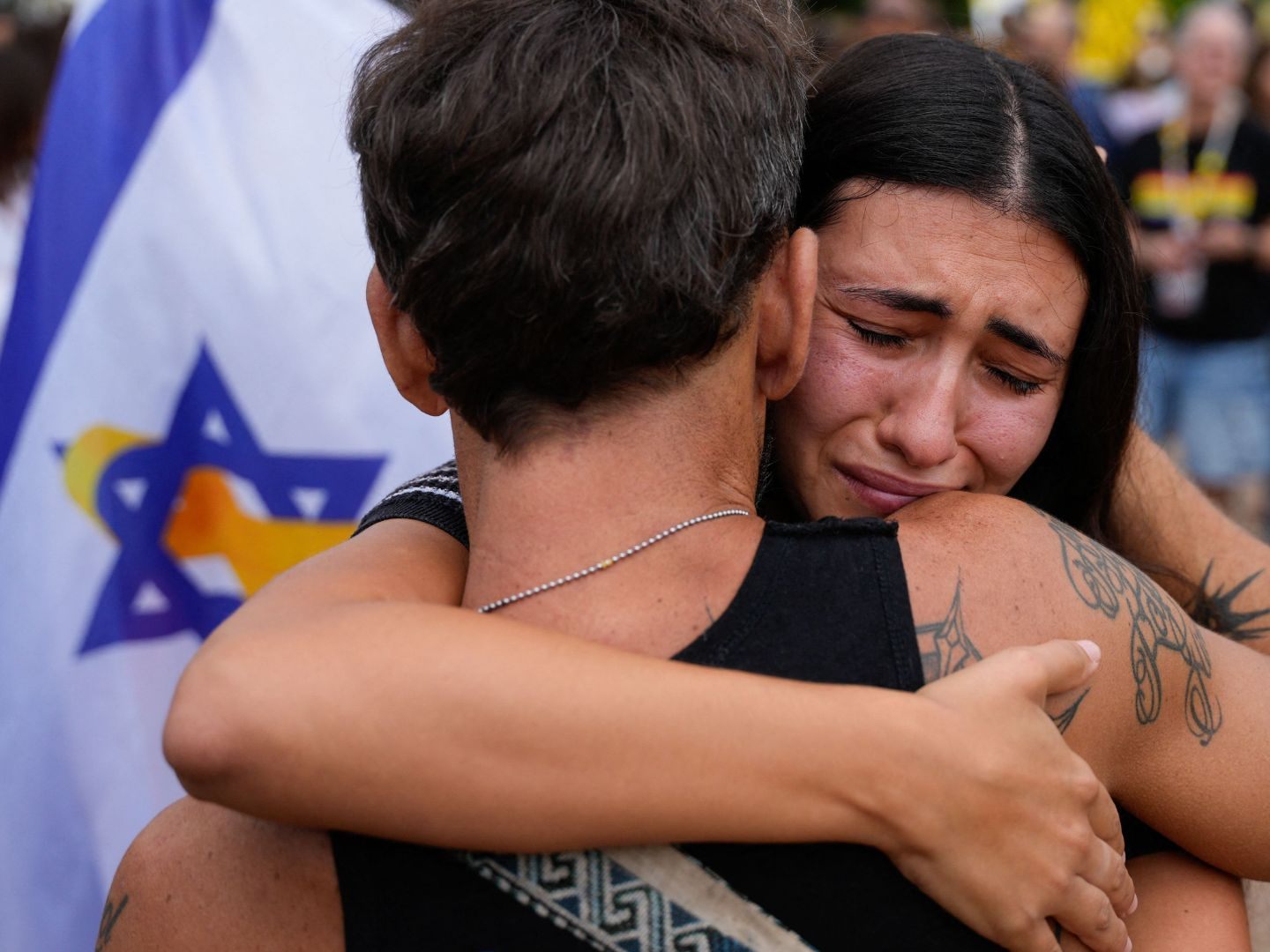 Die Vereinbarung zwischen Israel und der radikalislamischen Hamas zur ersten Phase einer Waffenruhe im Gazastreifen ist laut der Regierung Israels offiziell am Donnerstag "von allen Parteien" in Ägypten unterzeichnet worden. Die Vereinbarung zwischen Israel und der radikalislamischen Hamas zur ersten Phase einer Waffenruhe im Gazastreifen ist laut der Regierung Israels offiziell am Donnerstag "von allen Parteien" in Ägypten unterzeichnet worden.