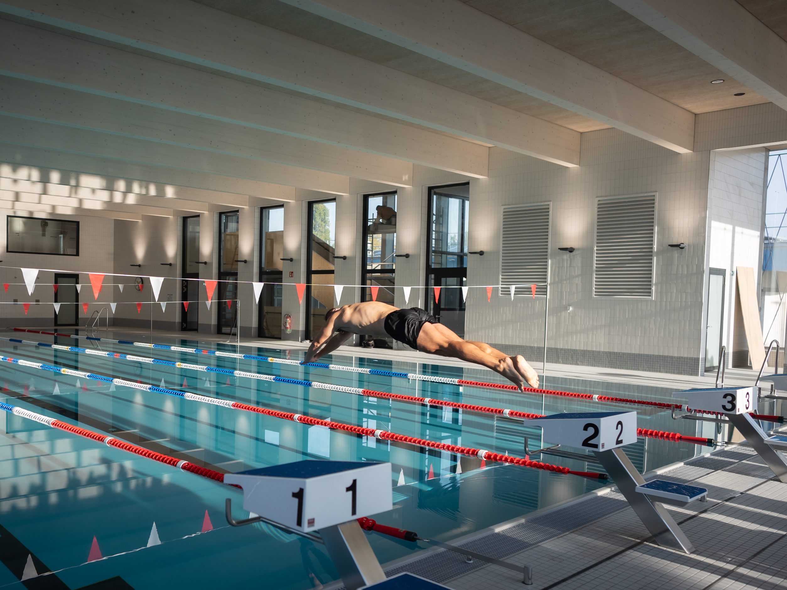 Neue-Schwimmhalle-im-Simmeringer-Bad-ffnet-Bahnen