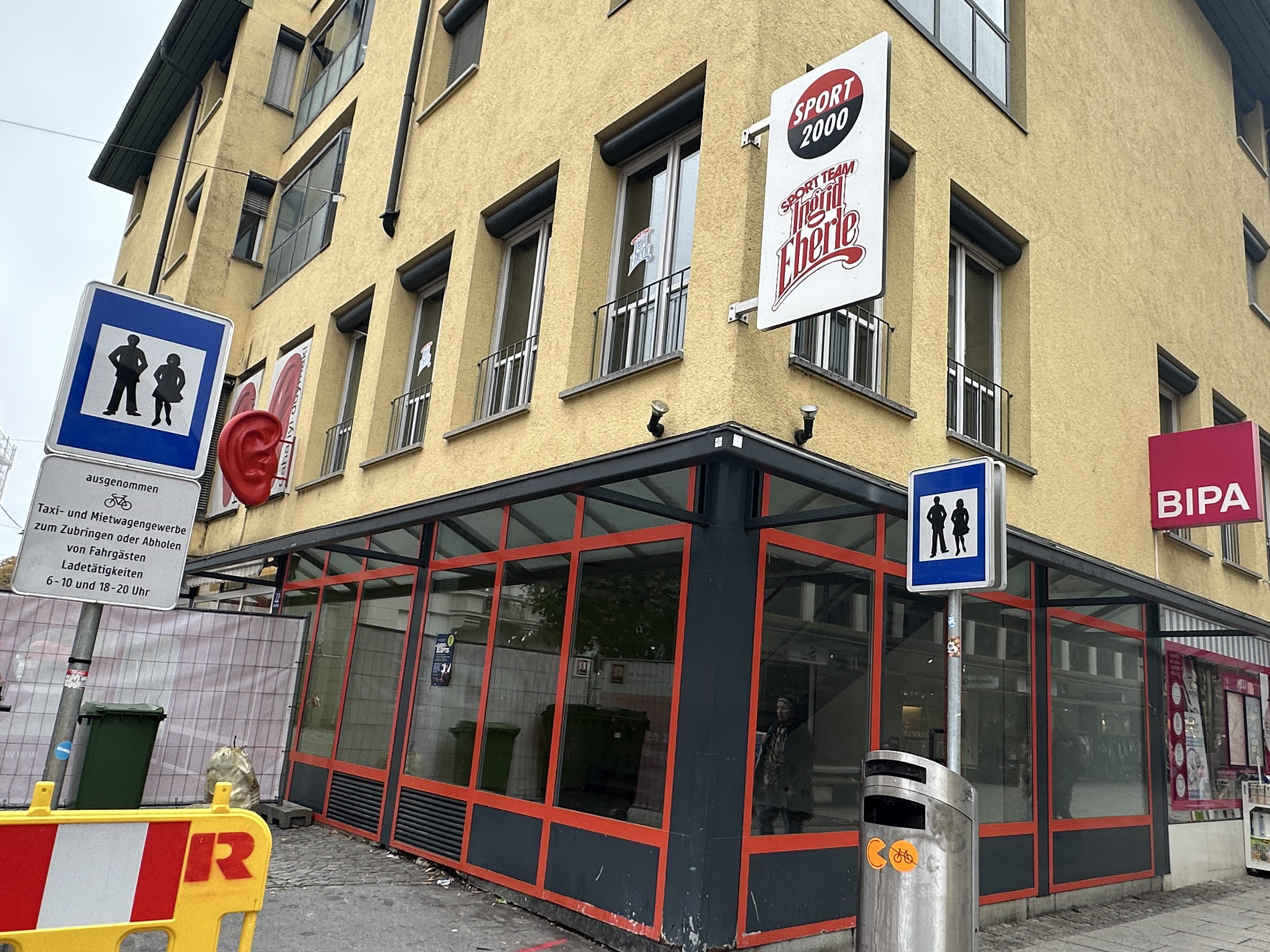 Wie steht es um das ehemalige Sportgeschäft? Wie steht es um das ehemalige Sportgeschäft?