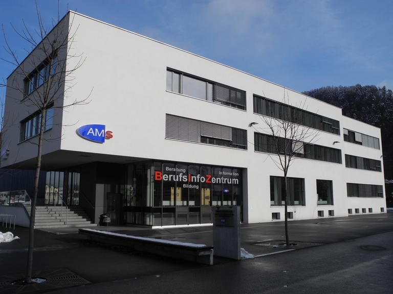 Ein-Viertel-mehr-Langzeitarbeitslose-als-vor-einem-Jahr