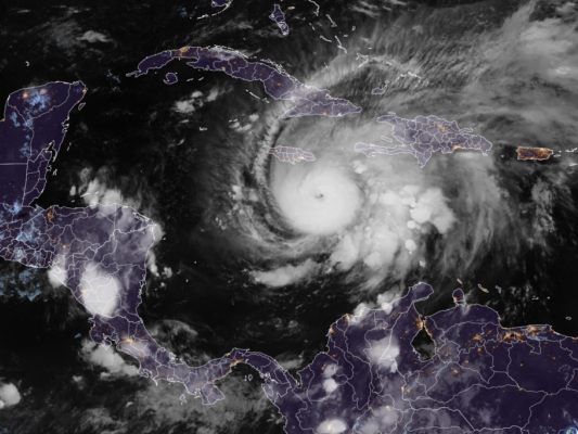 Auf dem Foto sieht man eine Satelliten-Aufnahme des Wirbelsturms. Auf dem Foto sieht man eine Satelliten-Aufnahme des Wirbelsturms.