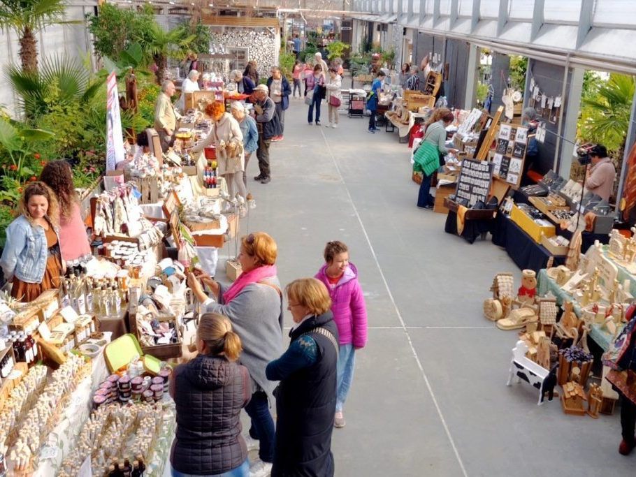 Kreatives-Feuerwerk-auf-dem-Koffermarkt