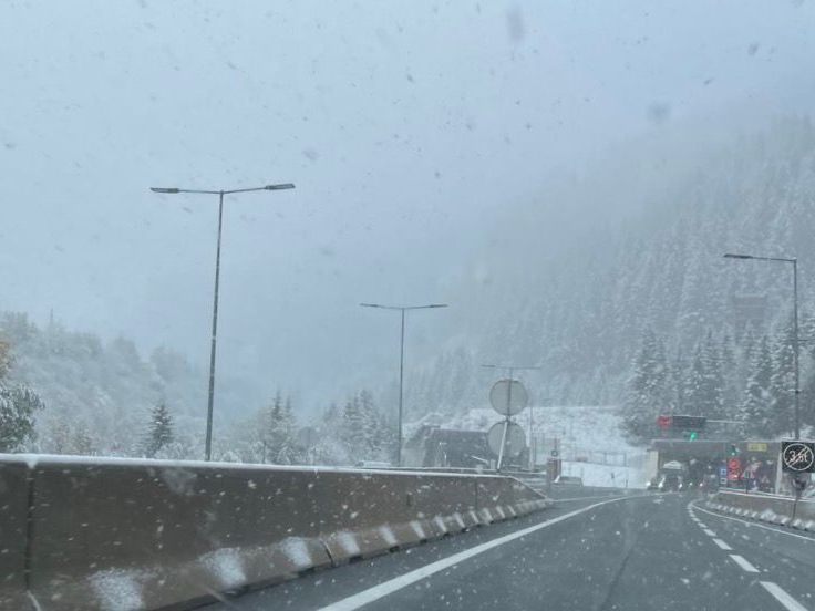 Schneefront trifft Vorarlberg: Arlberg startet weiß in die Woche Schneefront trifft Vorarlberg: Arlberg startet weiß in die Woche