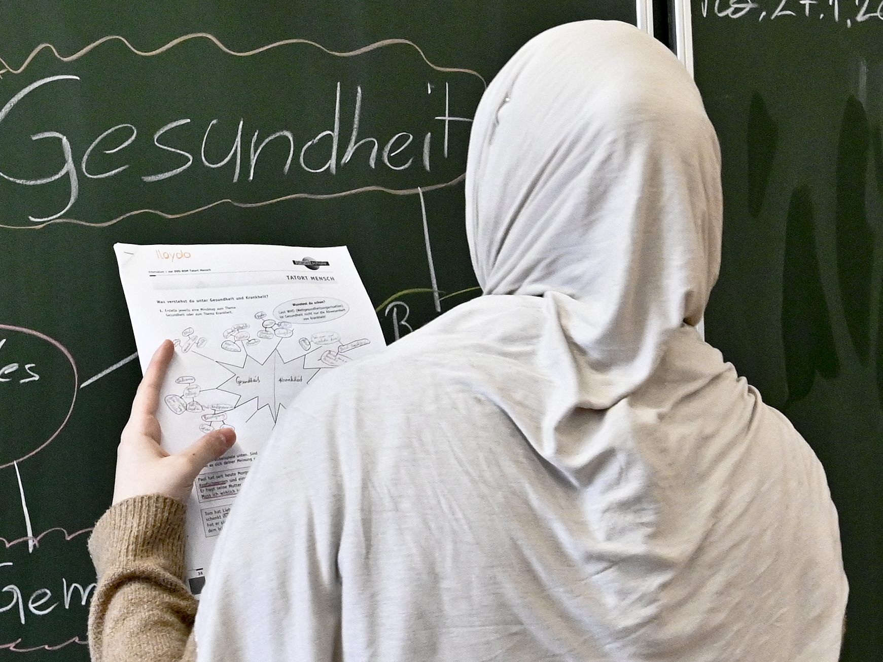 Die Pläne für ein Kopftuchverbot sorgen für Kritik der Lehrervertreter. Die Pläne für ein Kopftuchverbot sorgen für Kritik der Lehrervertreter.
