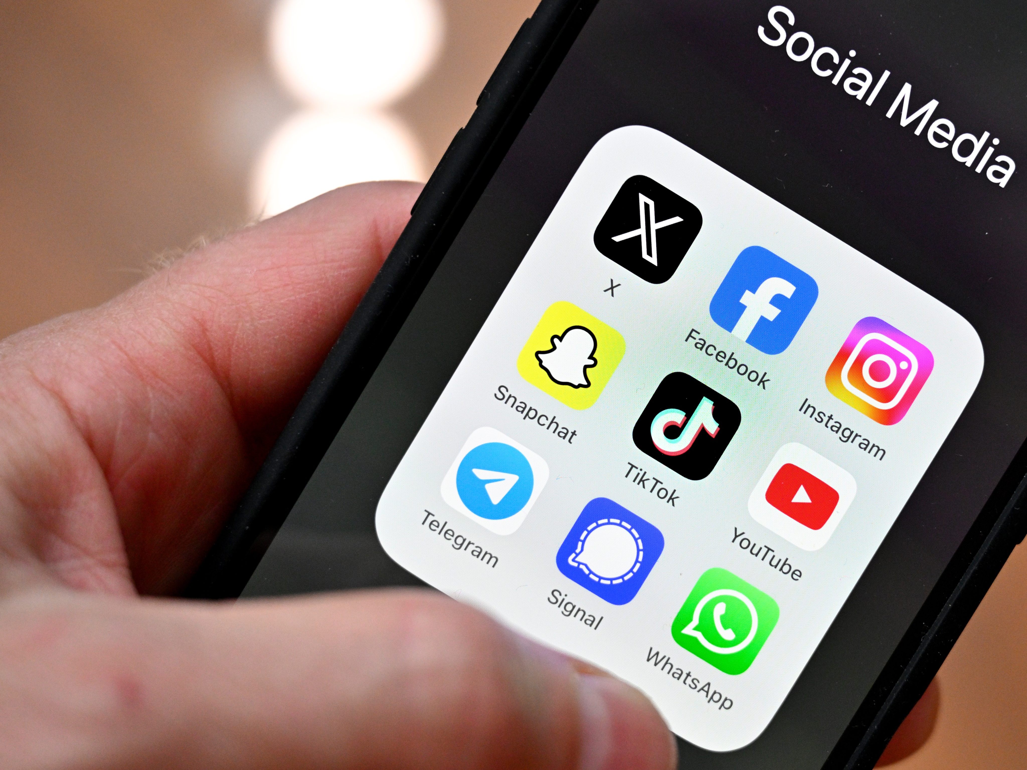 Facebook, Instagram und Tiktok verstoßen laut der Europäischen Kommission nach vorläufigen Ermittlungsergebnissen gegen ein EU-Digitalgesetz. Facebook, Instagram und Tiktok verstoßen laut der Europäischen Kommission nach vorläufigen Ermittlungsergebnissen gegen ein EU-Digitalgesetz.