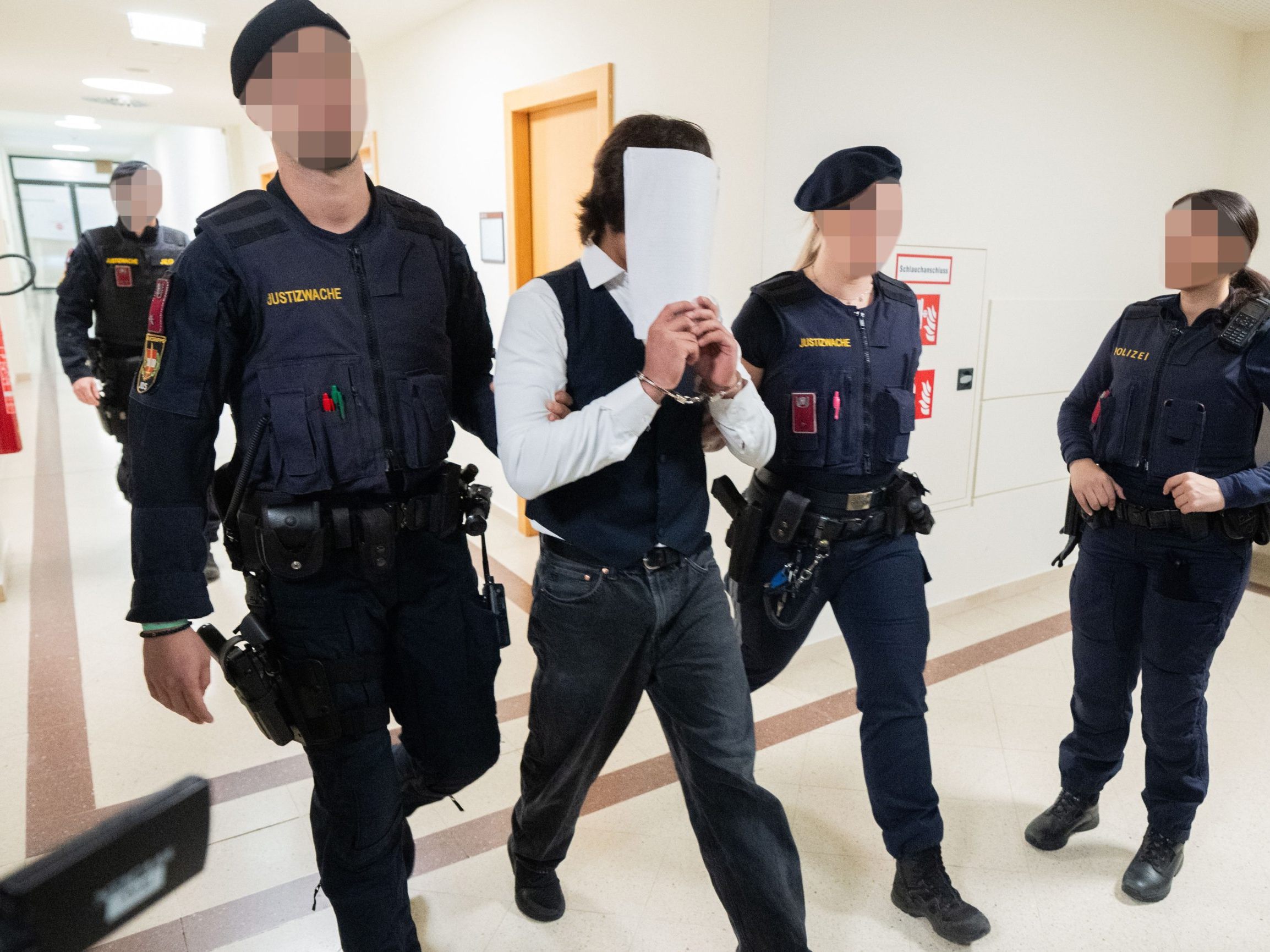 Mehrtägiger Prozess um in Wien missbrauchte Lehrerin begonnen.