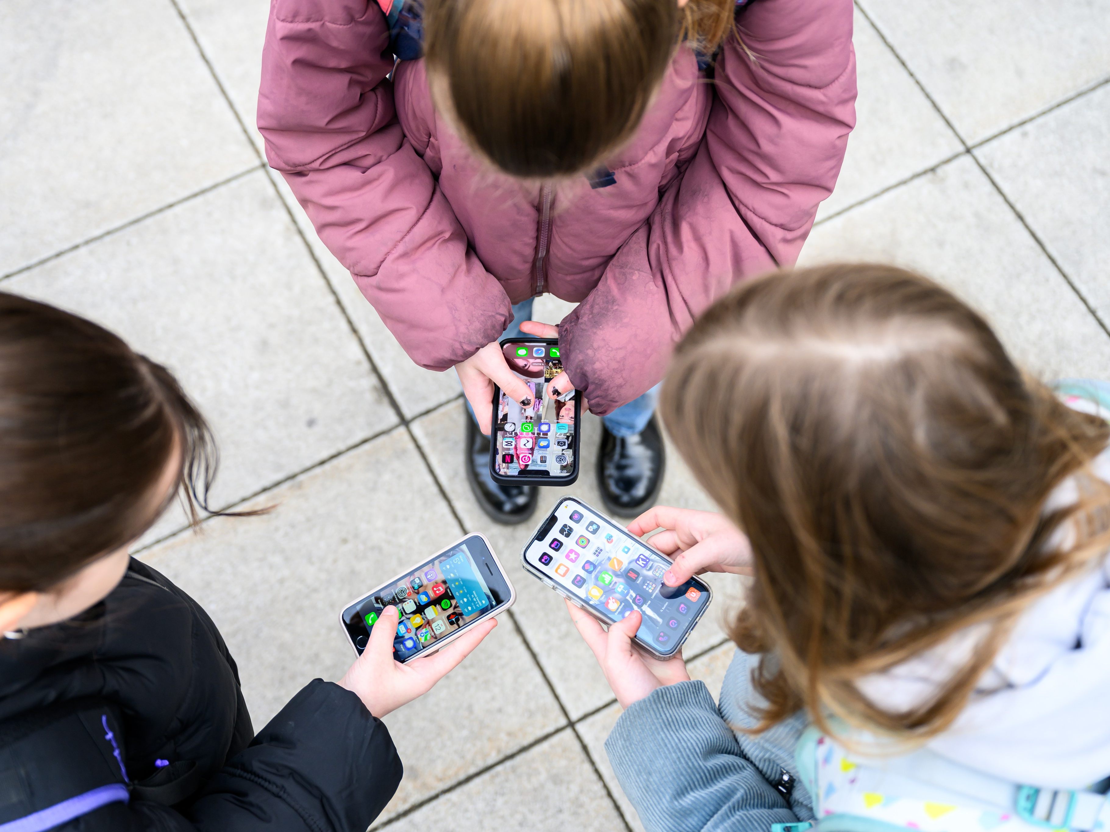 Umfrage-zeigt-Es-braucht-mehr-Sicherheit-f-r-Kinder-im-Netz