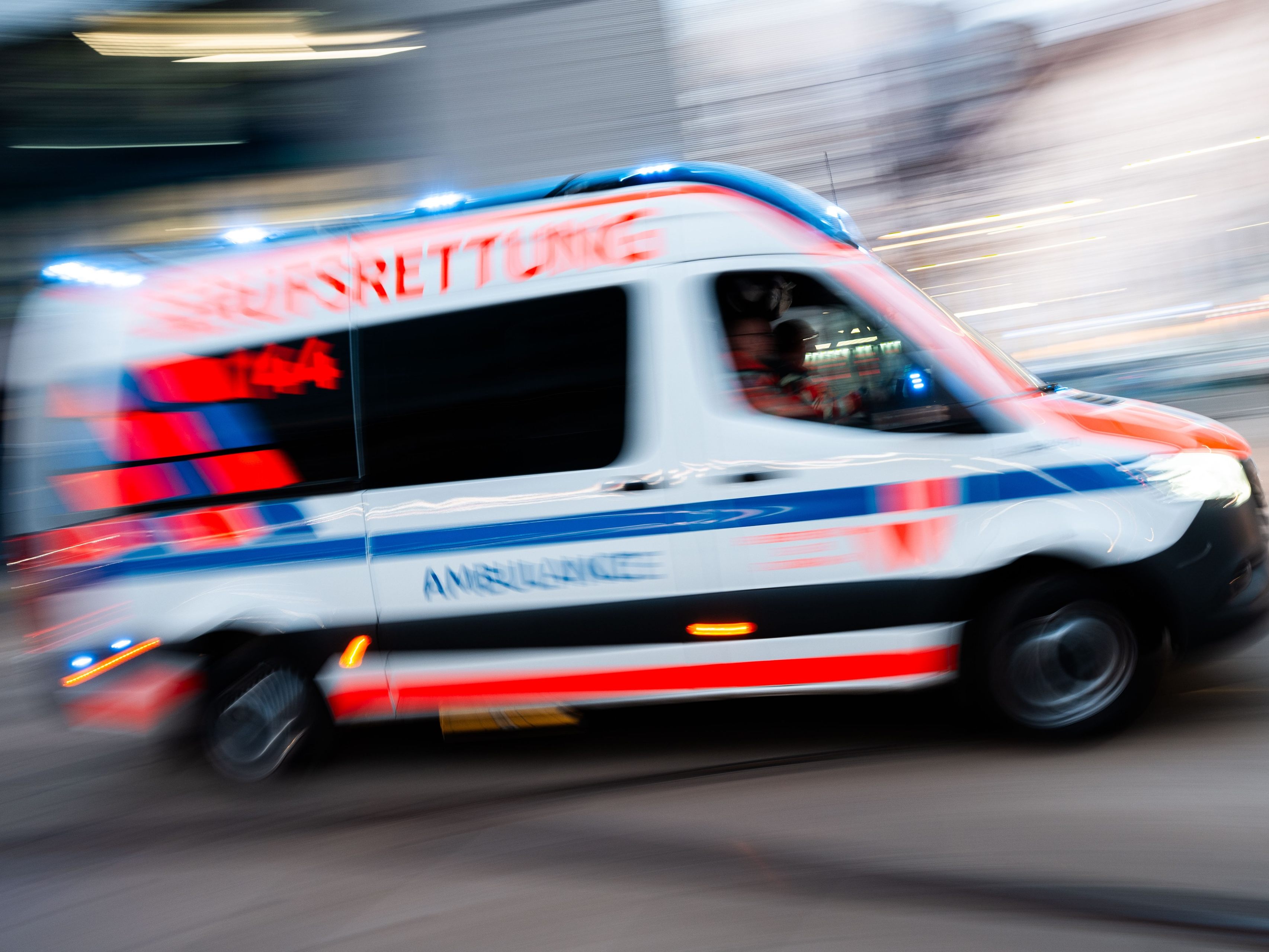 Frau-in-Wien-Penzing-von-Pkw-erfasst-und-schwer-verletzt