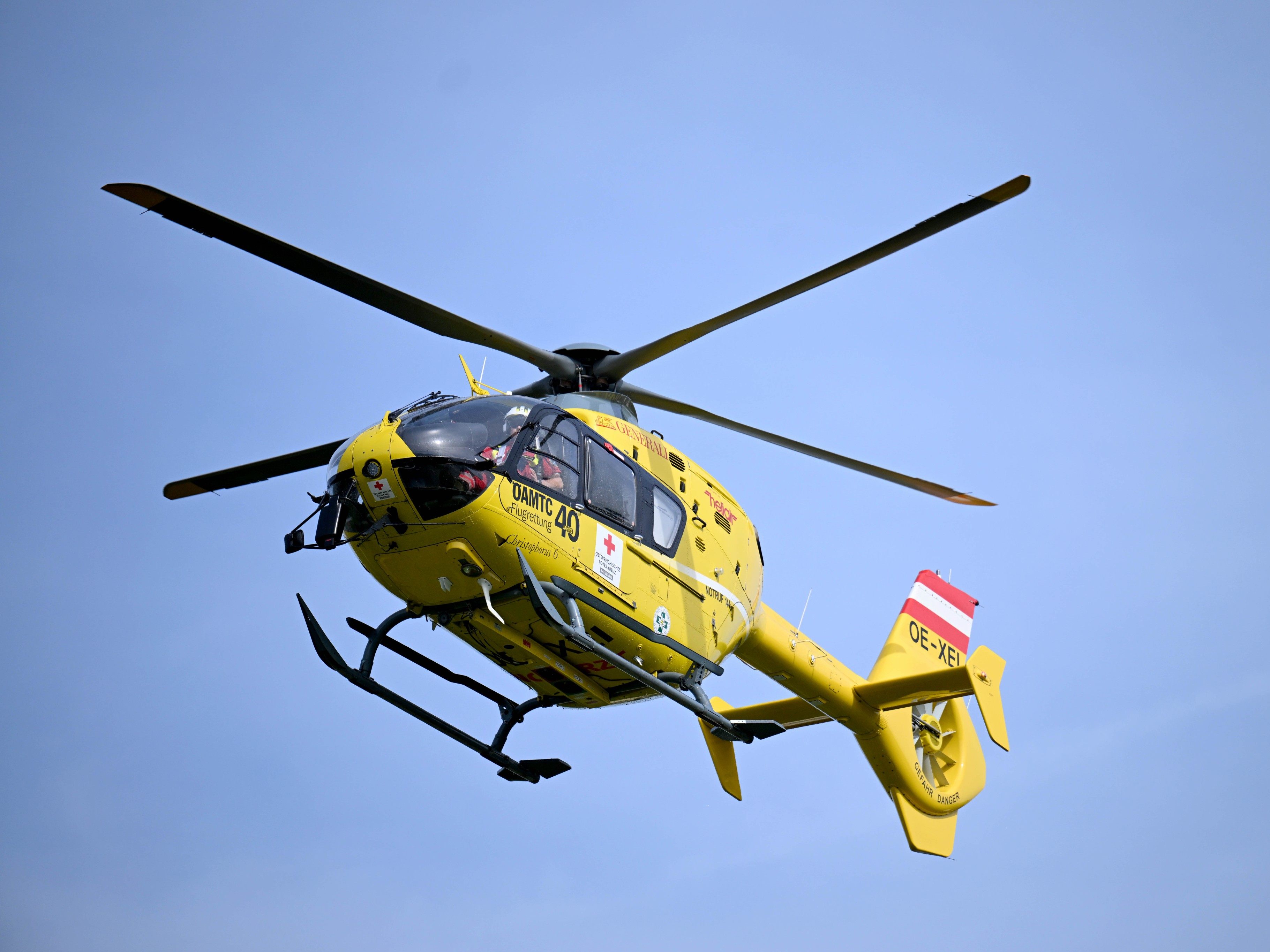 Notarzthubschrauber am Traunstein im Einsatz. Notarzthubschrauber am Traunstein im Einsatz.