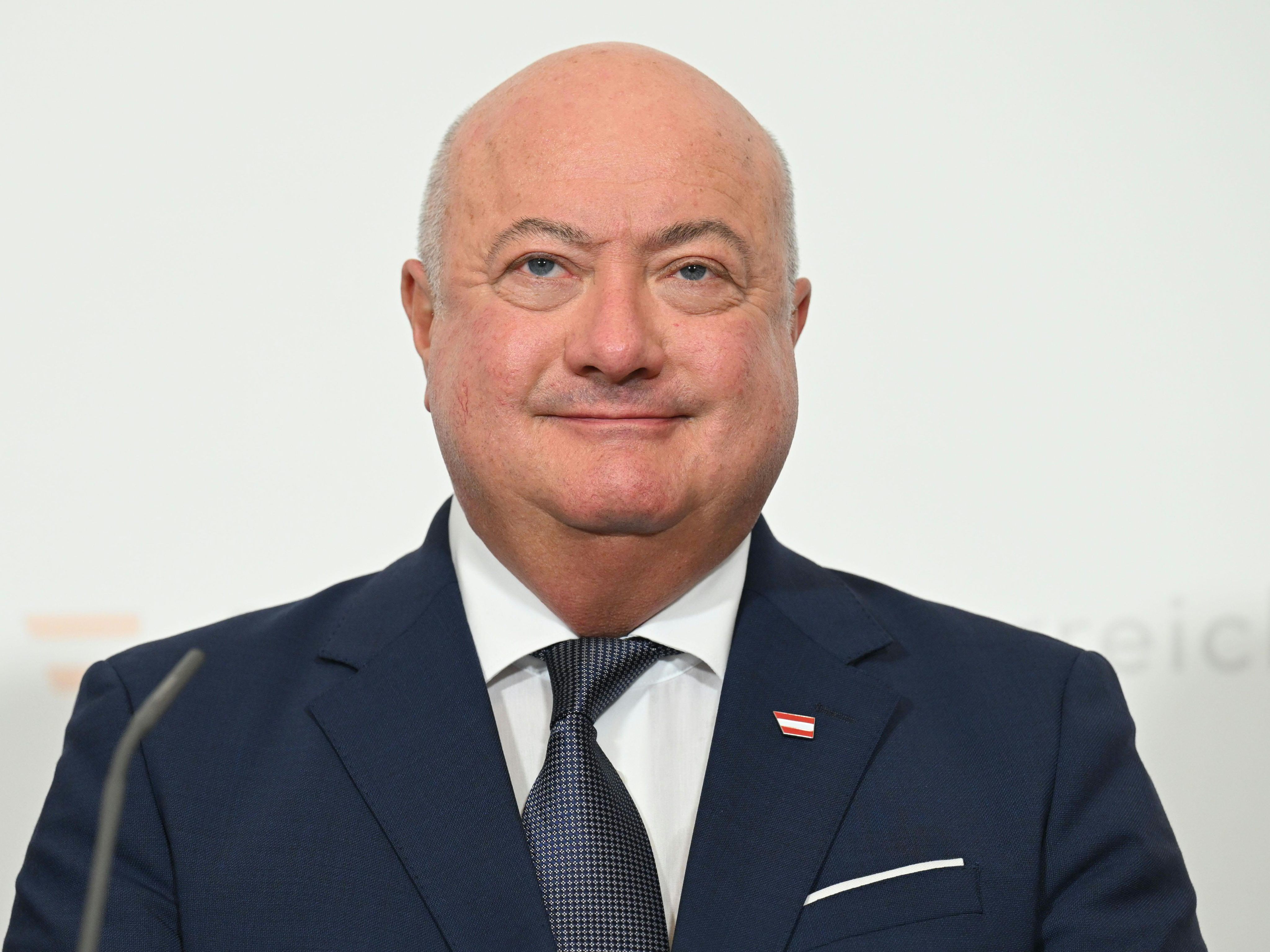 Bundeskanzler Christian Stocker (ÖVP) sprach in einer Aussendung seinen Dank an die Gewerkschaft und alle Beschäftigten im öffentlichen Dienst aus. Bundeskanzler Christian Stocker (ÖVP) sprach in einer Aussendung seinen Dank an die Gewerkschaft und alle Beschäftigten im öffentlichen Dienst aus.