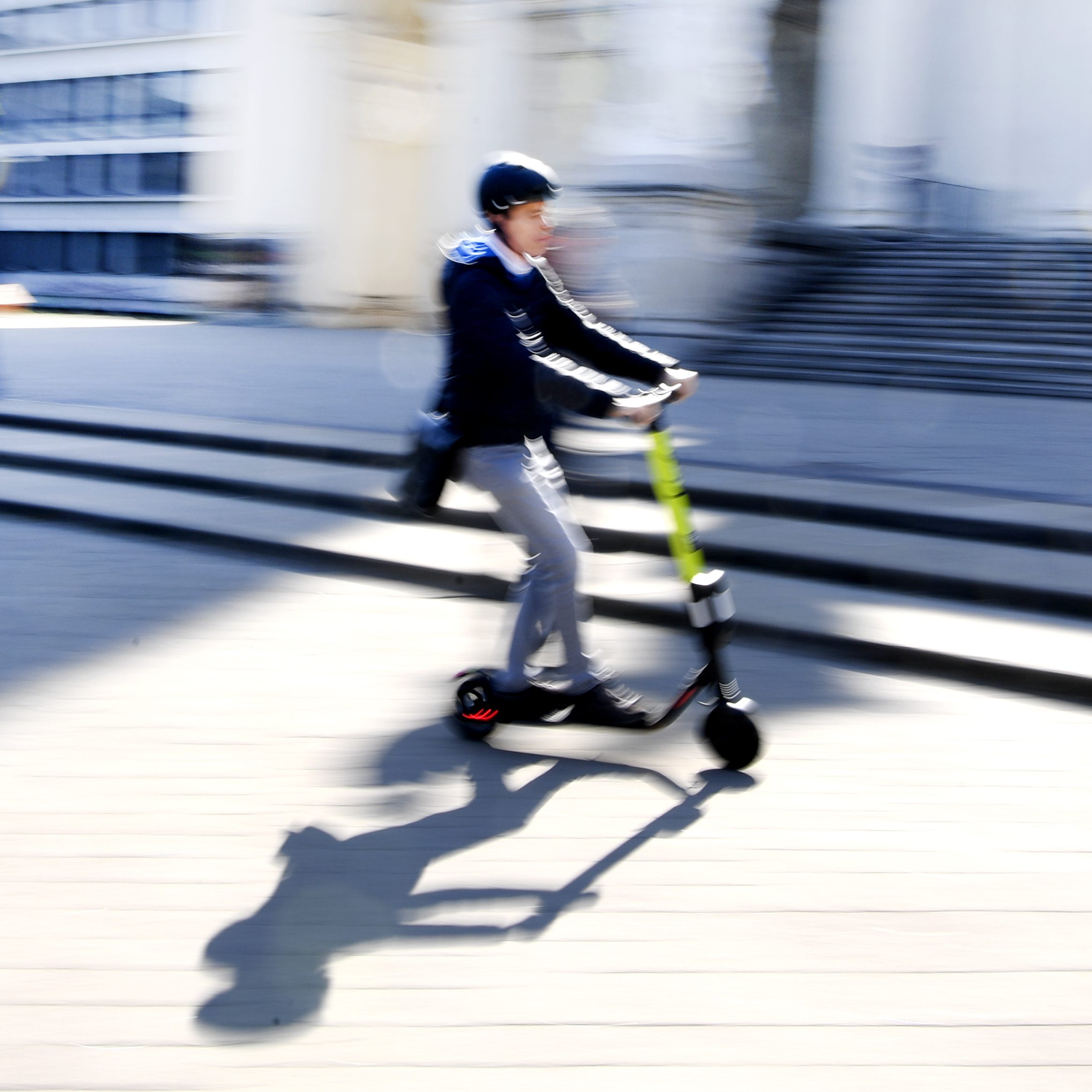Neue StVO-Regeln: E-Mopeds runter vom Radweg – Kameraüberwachung in Städten erlaubt.