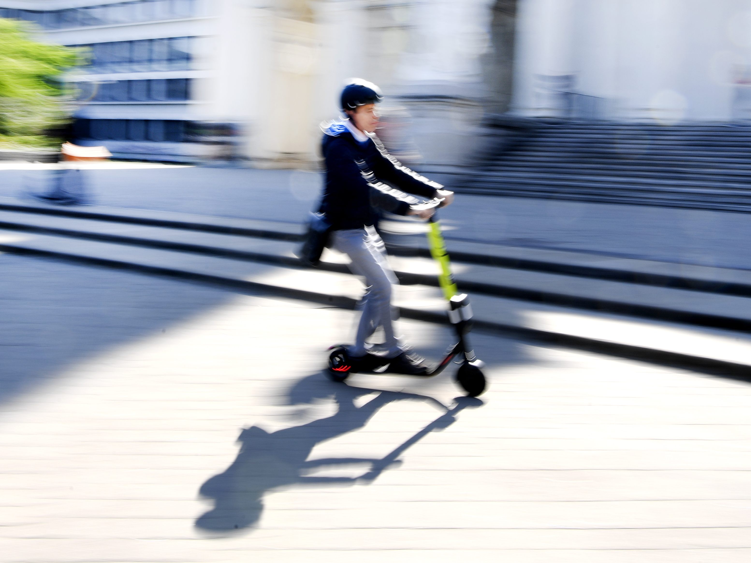 Neue StVO-Regeln: E-Mopeds runter vom Radweg – Kameraüberwachung in Städten erlaubt. Neue StVO-Regeln: E-Mopeds runter vom Radweg – Kameraüberwachung in Städten erlaubt.