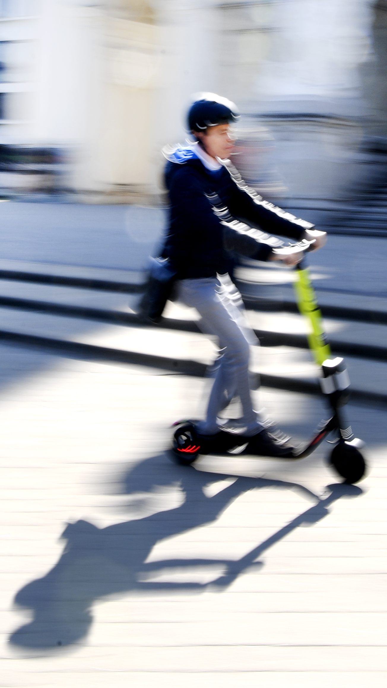 Neue StVO-Regeln: E-Mopeds runter vom Radweg – Kameraüberwachung in Städten erlaubt.