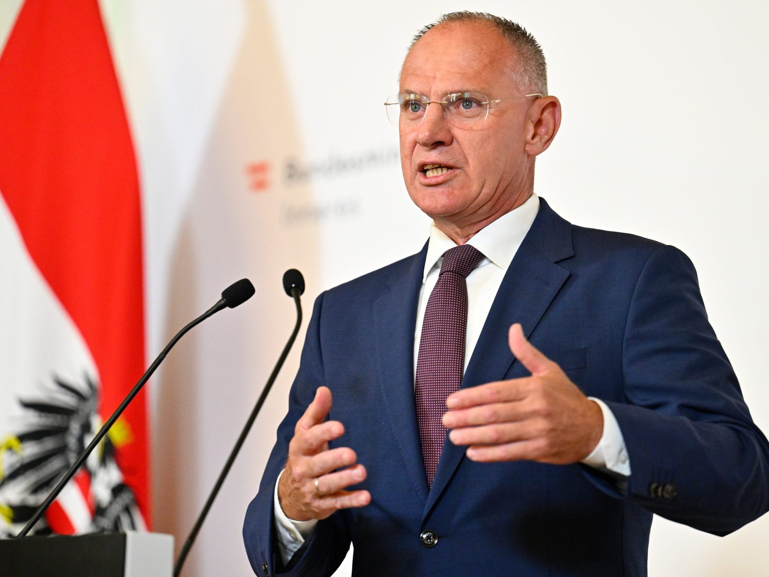Abschiebungen von straffällig gewordenen Syrern werden laut Karner weiter konsequent umgesetzt. Abschiebungen von straffällig gewordenen Syrern werden laut Karner weiter konsequent umgesetzt.