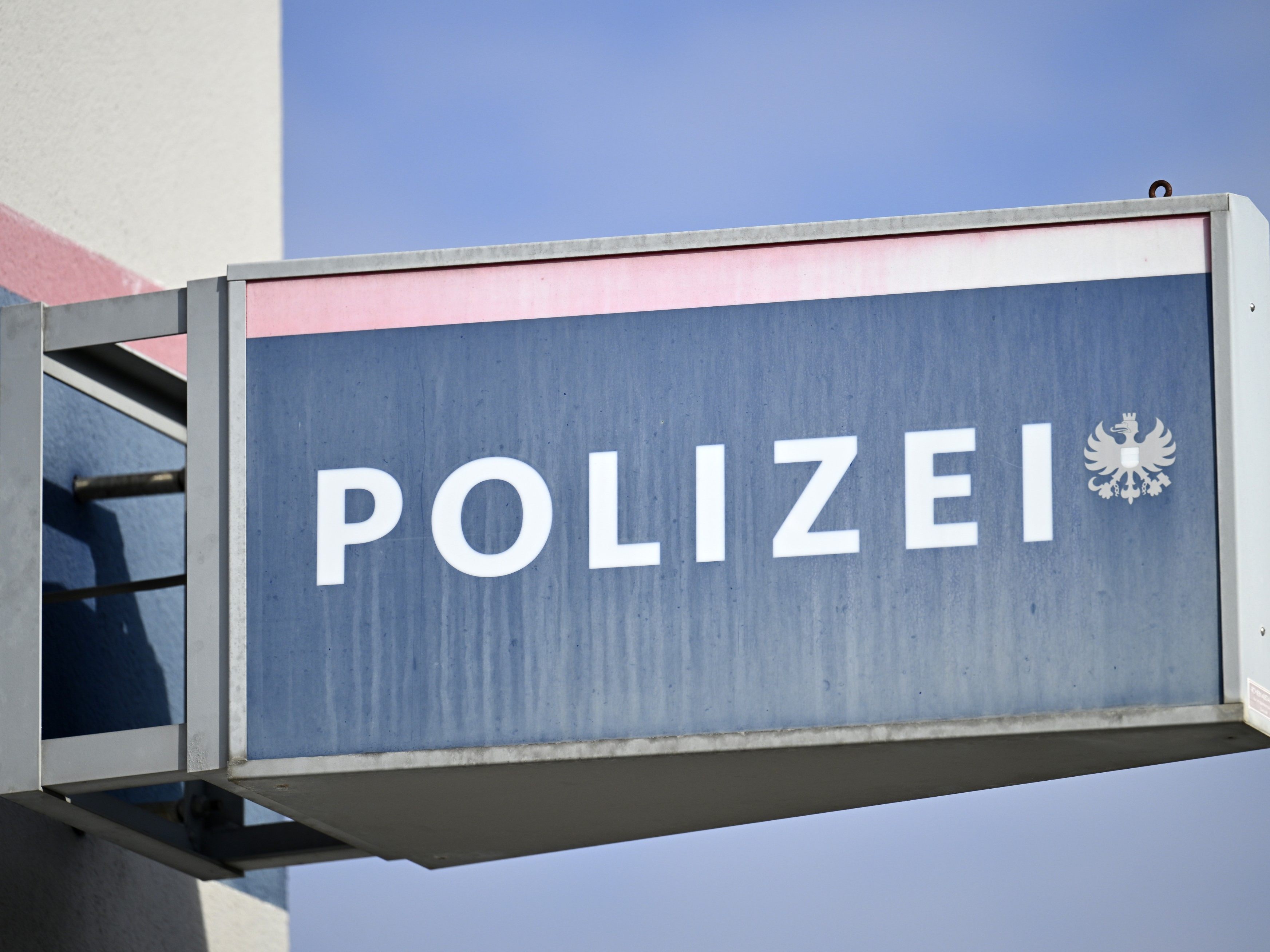 Der Mann wurde verhaftet. Der Mann wurde verhaftet.