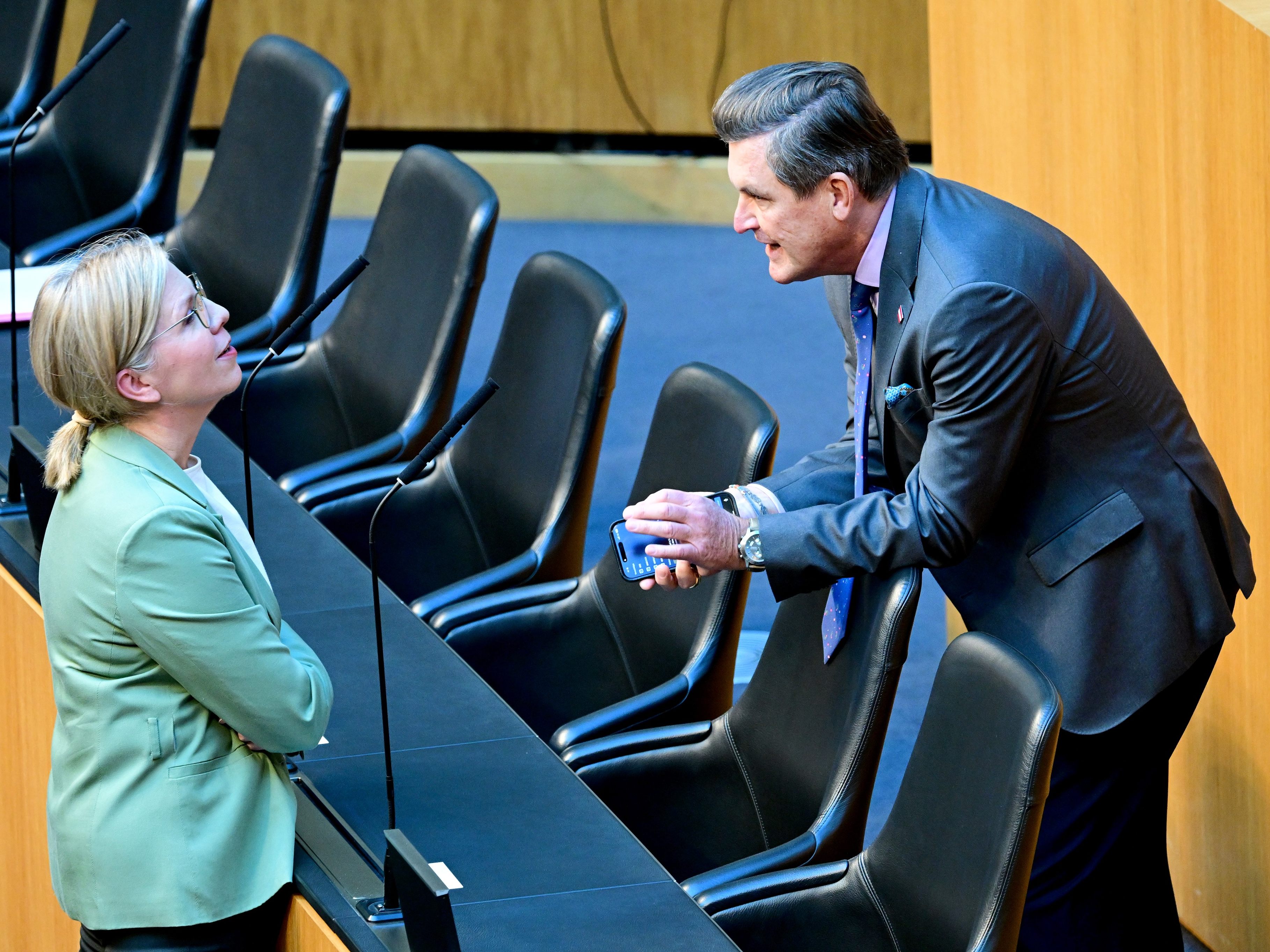 Die Grünen erheben schwere Vorwürfe gegen Hanke. Die Grünen erheben schwere Vorwürfe gegen Hanke.