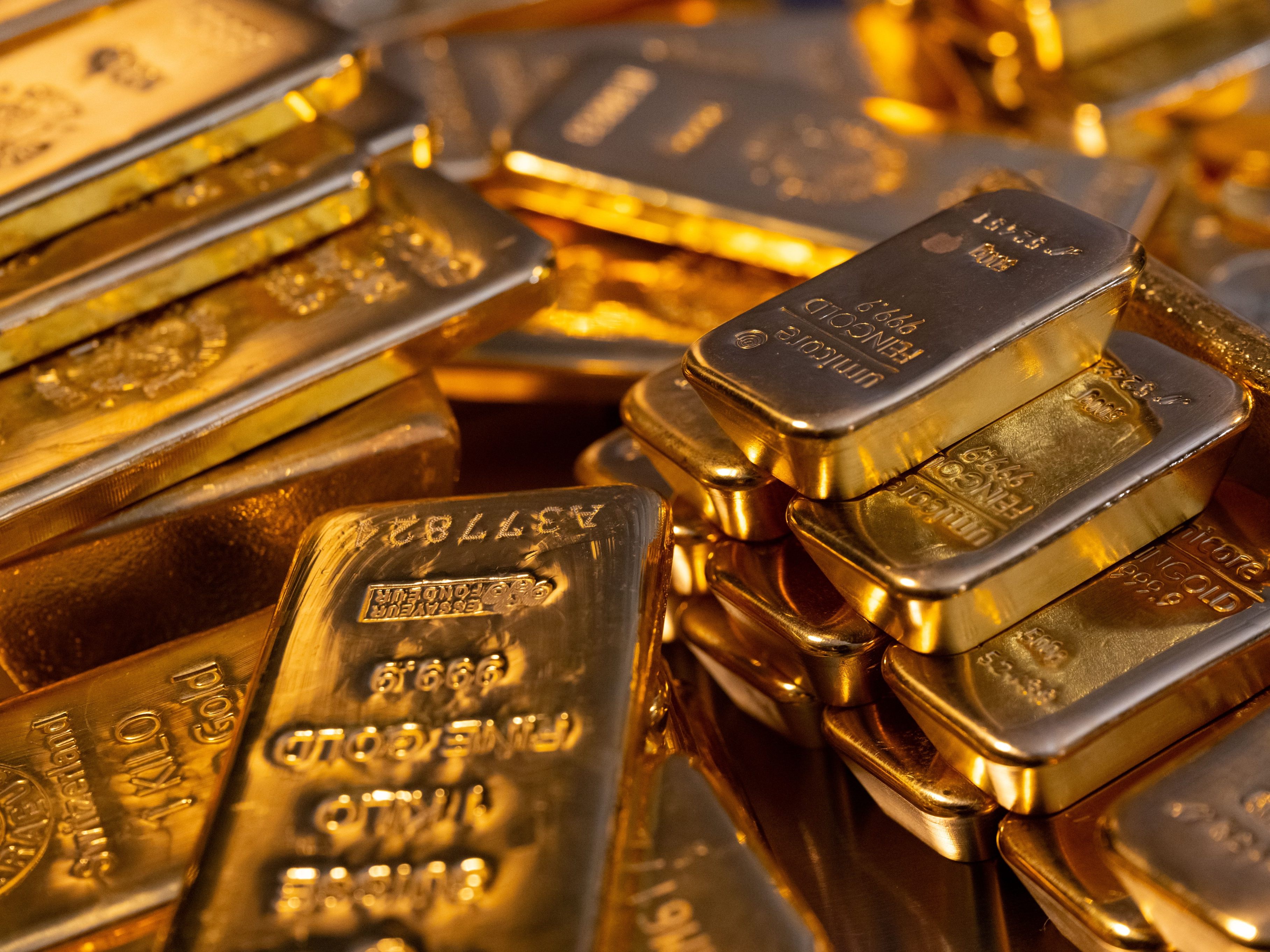 Goldbarren in verschiedenen Größen beim Edelmetallhändler Pro Aurum. Goldbarren in verschiedenen Größen beim Edelmetallhändler Pro Aurum.