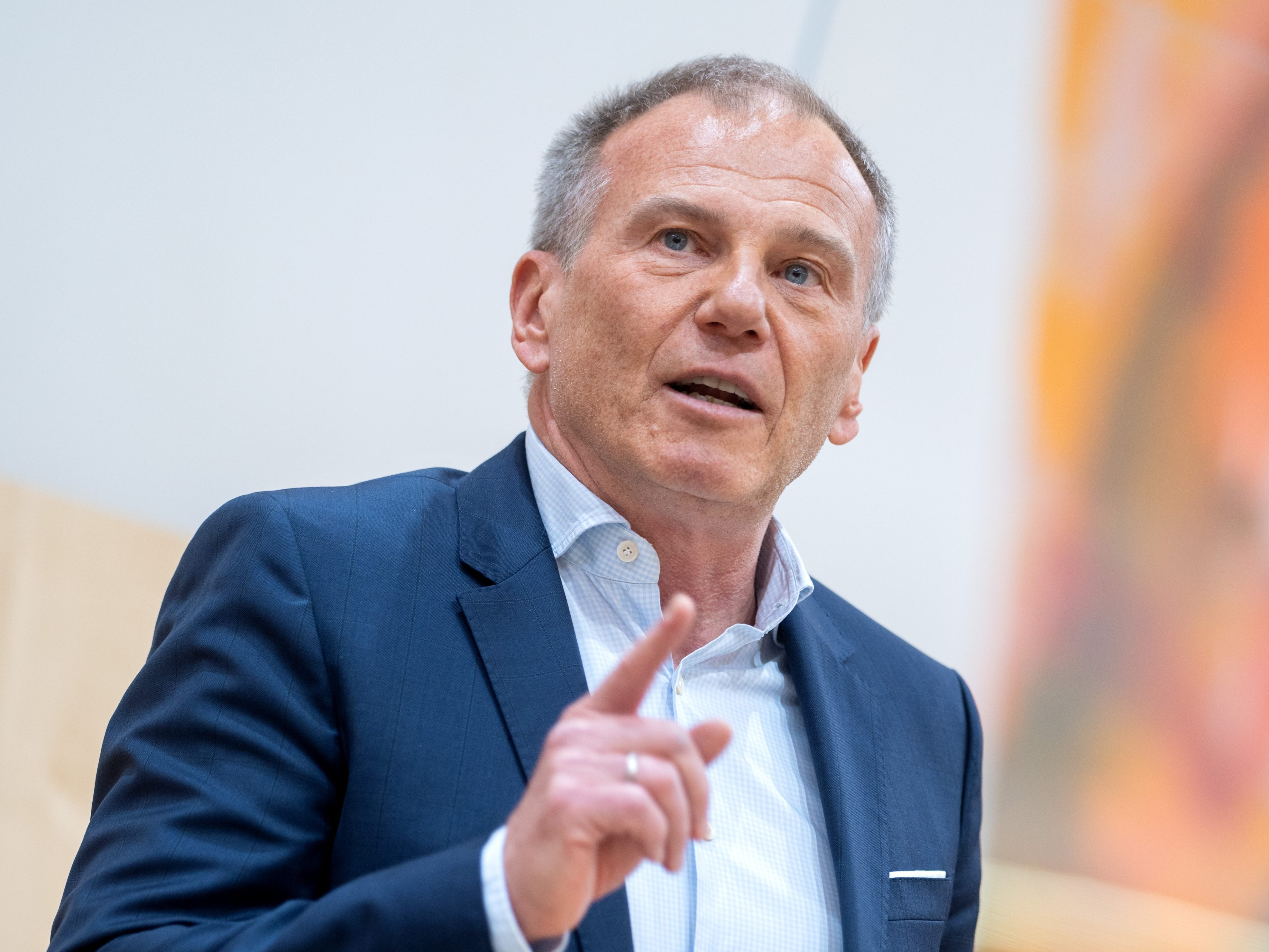 Armin Wolf zeigt die Plattform X bei der Staatsanwaltschaft an. Armin Wolf zeigt die Plattform X bei der Staatsanwaltschaft an.