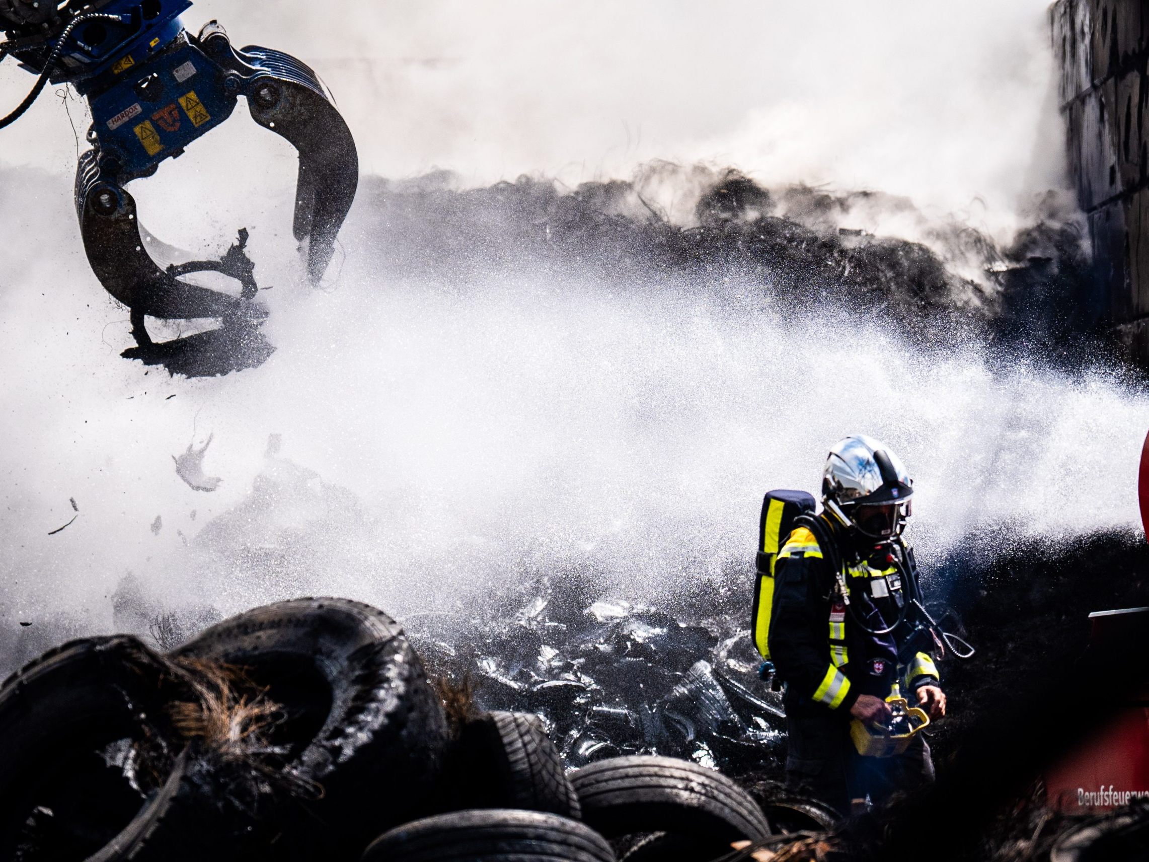 Der Brand in der Recyclinganlage in Osttirol hat eine weitreichende Debatte angestoßen. Der Brand in der Recyclinganlage in Osttirol hat eine weitreichende Debatte angestoßen.