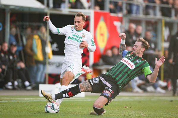 ABD0211_20251026 – RIED – STERREICH: Nikolaus Wurmbrand( Rapid), Michael Sollbauer (SV Ried), am Sonntag, 26. Oktober 2025, whrend der Admiral Bundesliga-Begegnung, Grunddurchgang, 11. Runde, zwischen SV Oberbank Ried und SK Rapid Wien in Ried. – FOTO: APA/EXPA/UWE WINTER