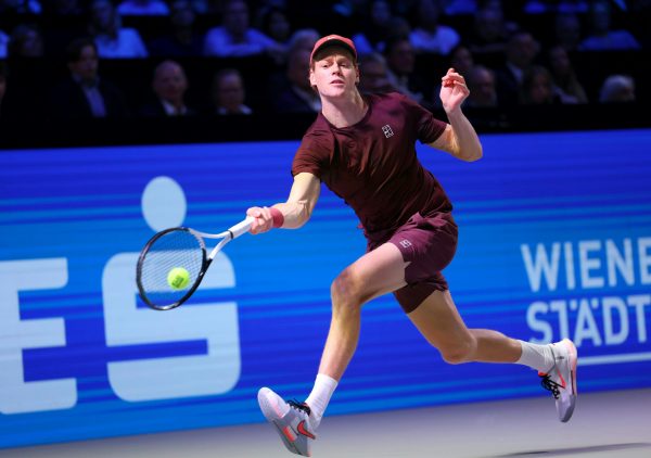 ABD0230_20251026 – WIEN – STERREICH: Jannik Sinner (ITA) am Sonntag, 26. Oktober 2025, anl. des Einzel-Finales im Rahmen der Erste Bank Open in der Wiener Stadthalle. – FOTO: APA/TOBIAS STEINMAURER