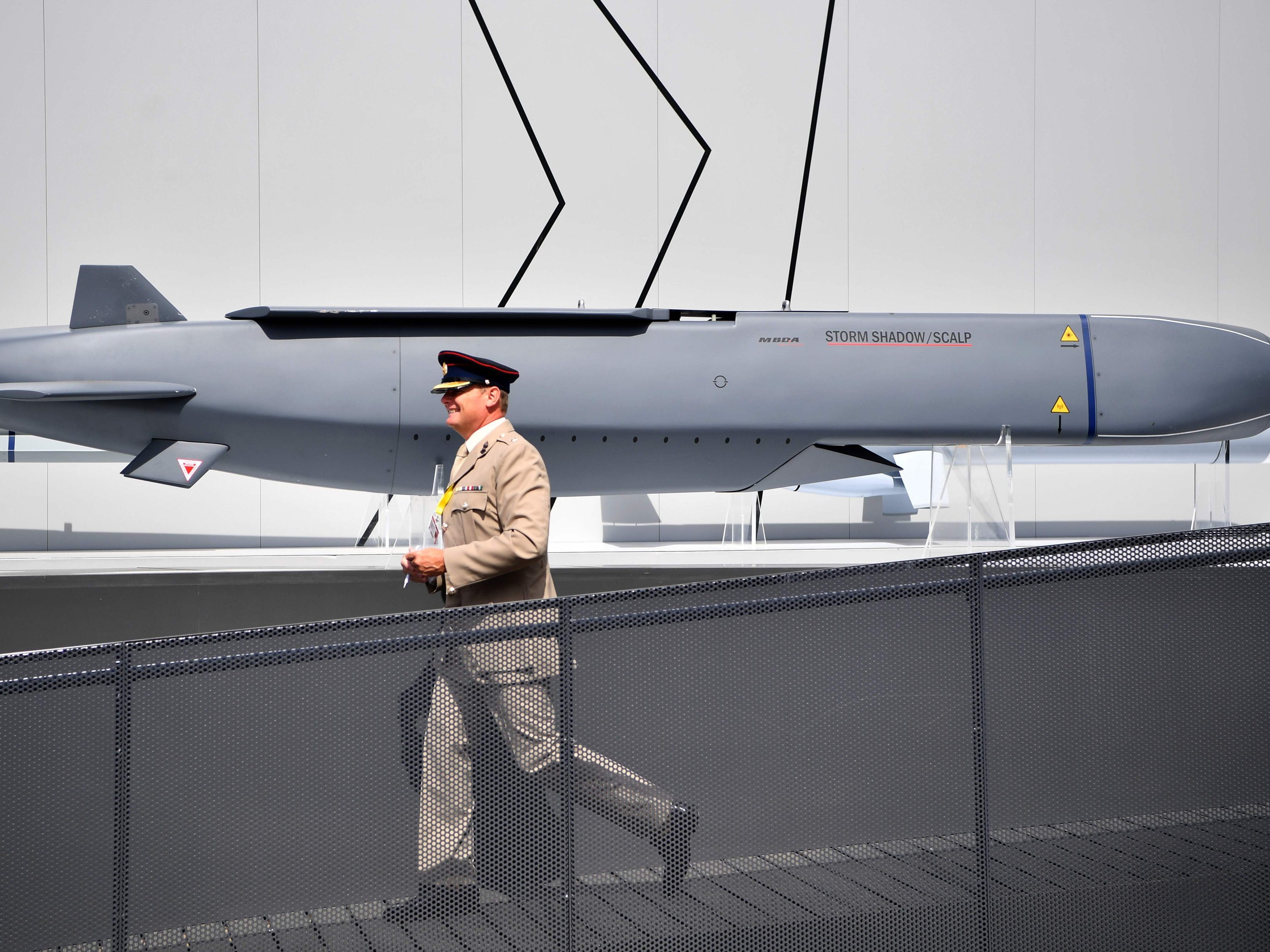 Die Ukraine darf jetzt auch "Storm Shadow"-Langstreckenraketen einsetzen. Die Ukraine darf jetzt auch "Storm Shadow"-Langstreckenraketen einsetzen.