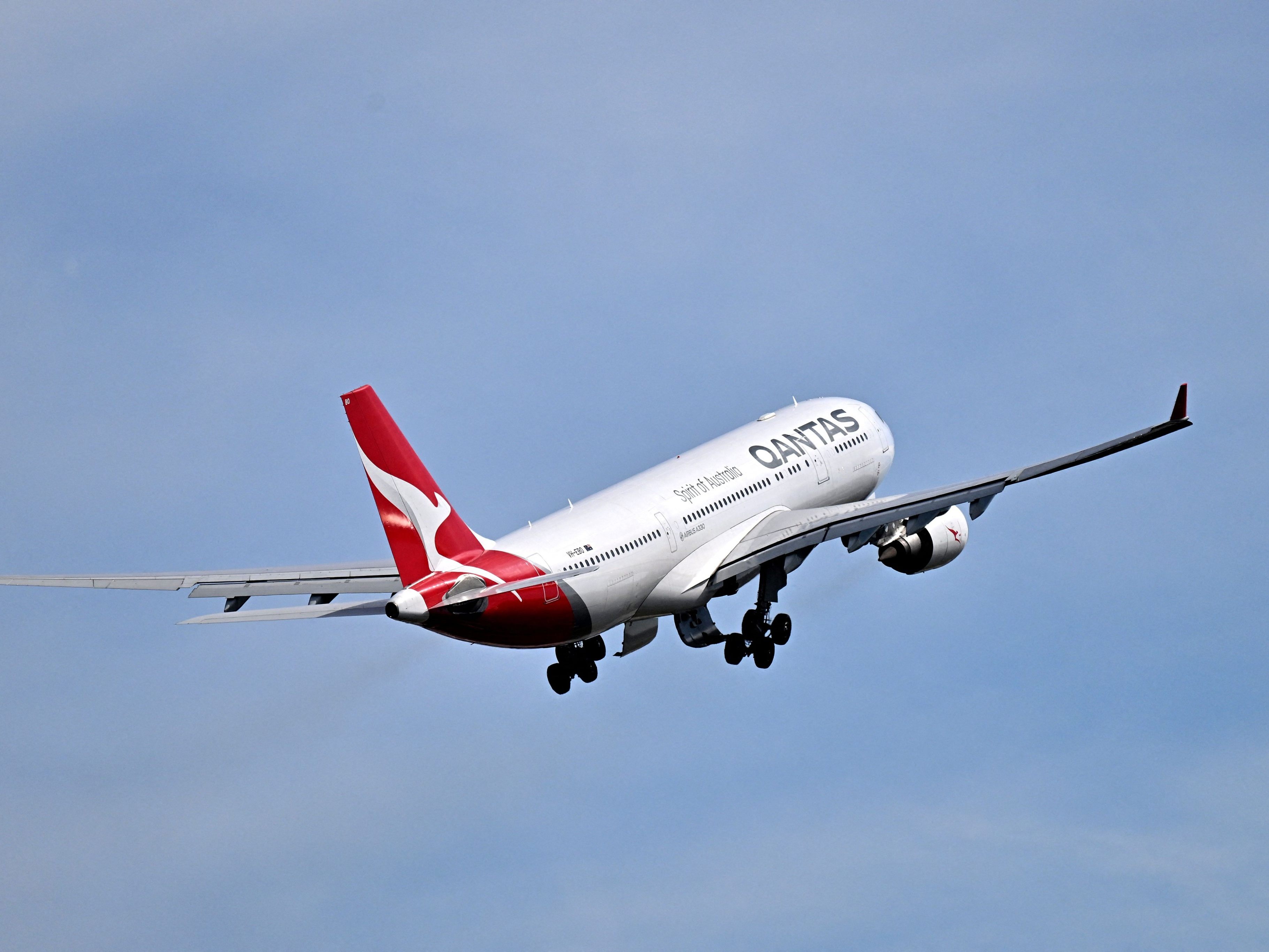 -ber-die-Antarktis-fliegen-Warum-Airlines-diese-Route-fast-immer-meiden