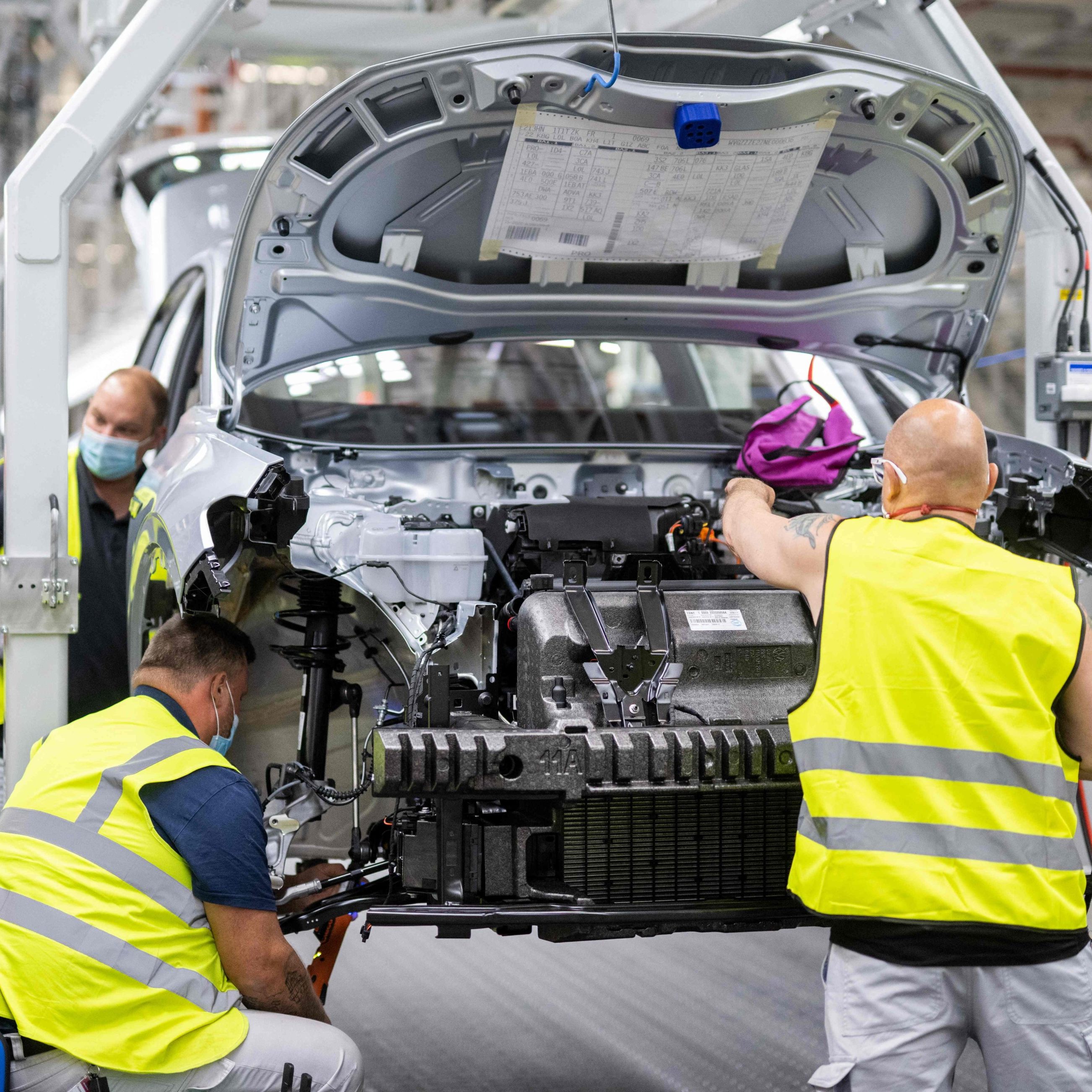 VW warnt vor möglichem Produktionsstopp wegen Chip-Mangel.