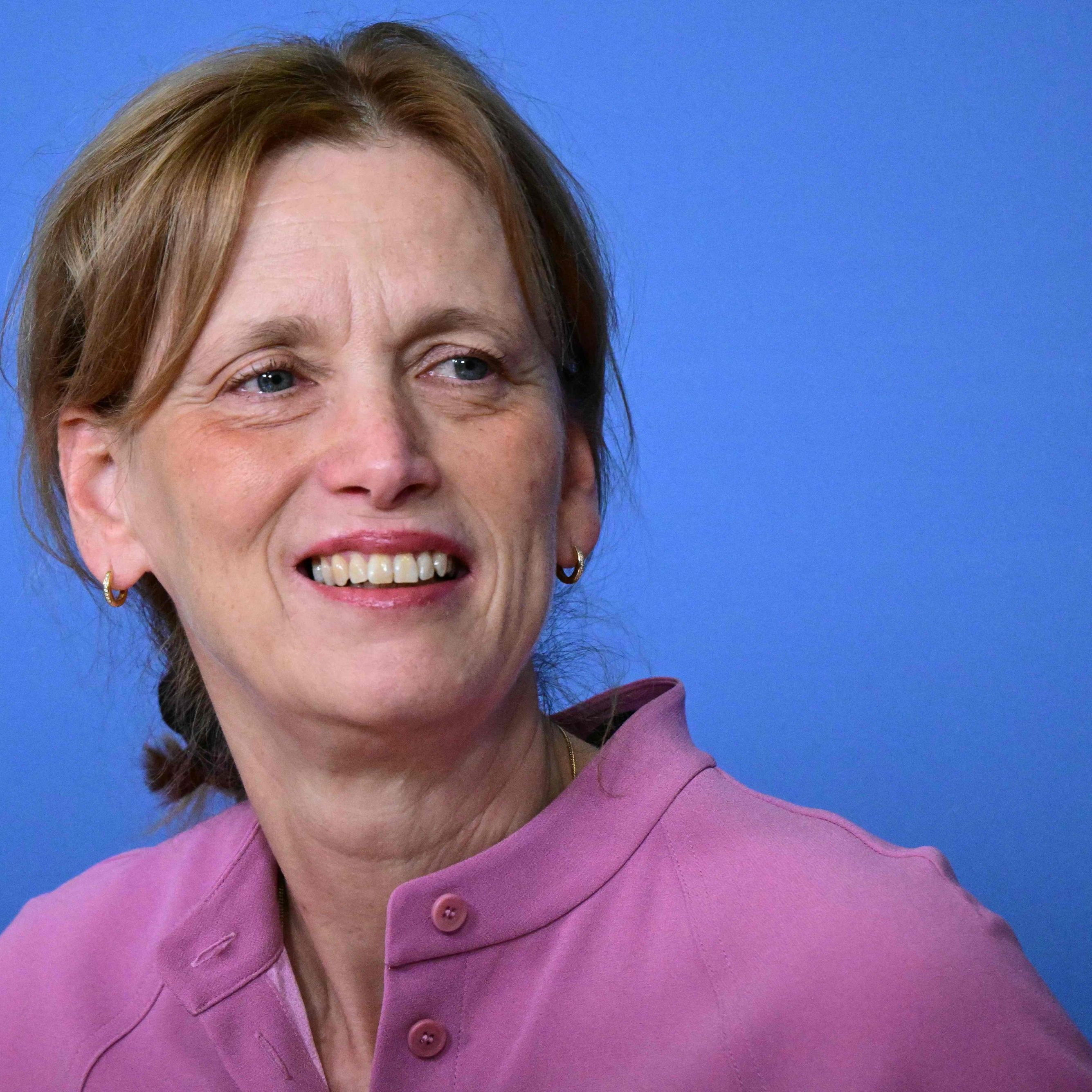 "Ich halte es nicht nur für grundfalsch, sondern finde, es ist auch politisch hochproblematisch", sagte die CDU-Politikerin.