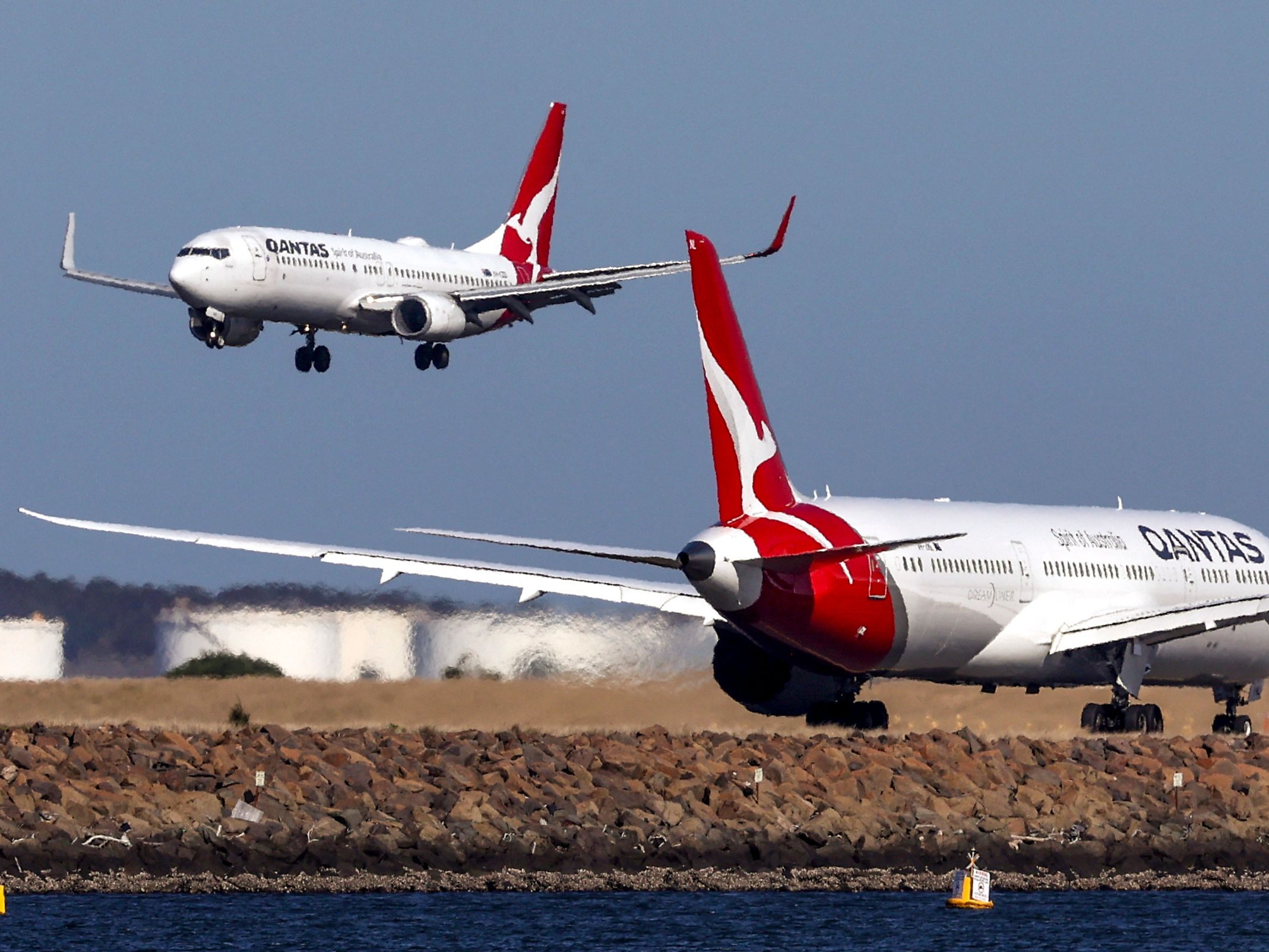 Ein Cyberangriff über einen Drittanbieter hat zum Diebstahl von Daten von rund 5,7 Millionen Qantas-Kunden geführt.